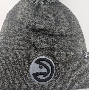 Atlanta Hawks NBA Zephyr Gray Knit Beanie With Pom Pom Unisex OS with Logo NWT